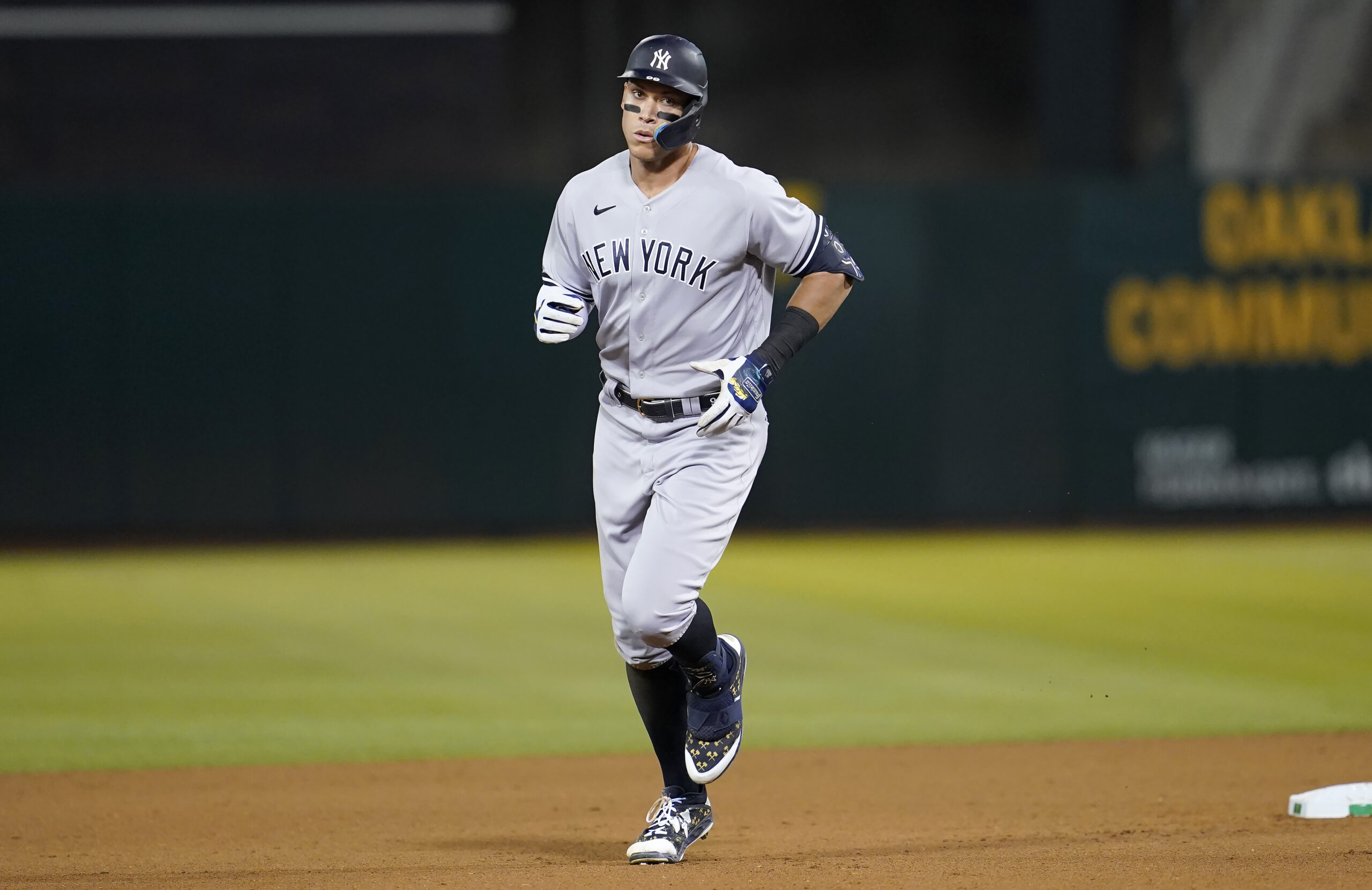 New York Yankees star Aaron Judge takes BP, fields on Wednesday