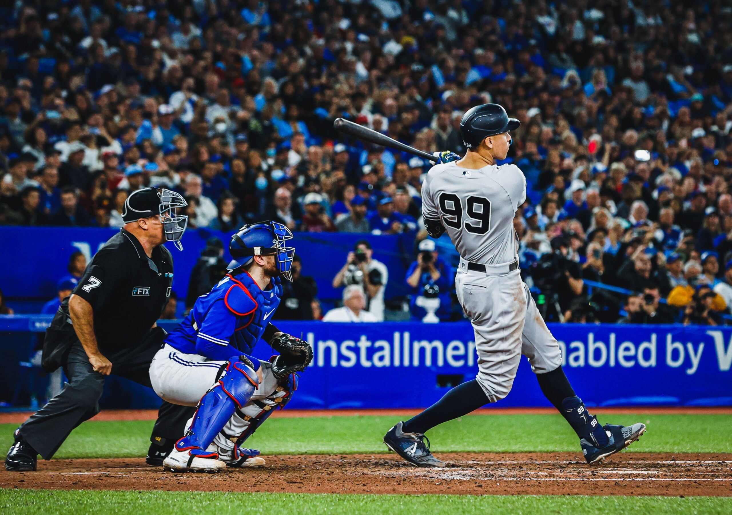 Yankees' Aaron Judge hitting 61st home run at Toronto