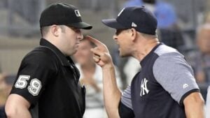 Aaron Boone shouting at umpire