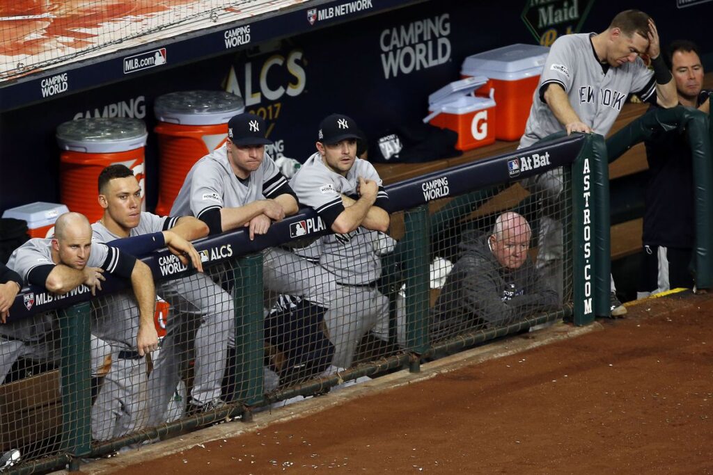 Yankees players in the dugout after their loss