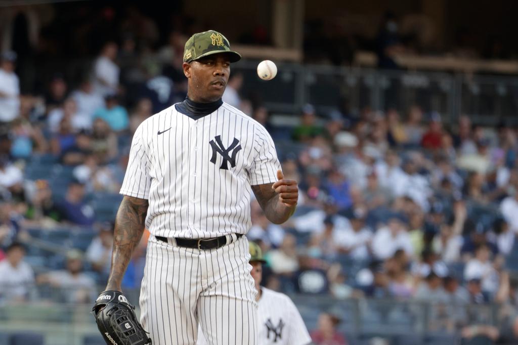 Aroldis Chapman Off Yankees' Division Series Roster After No