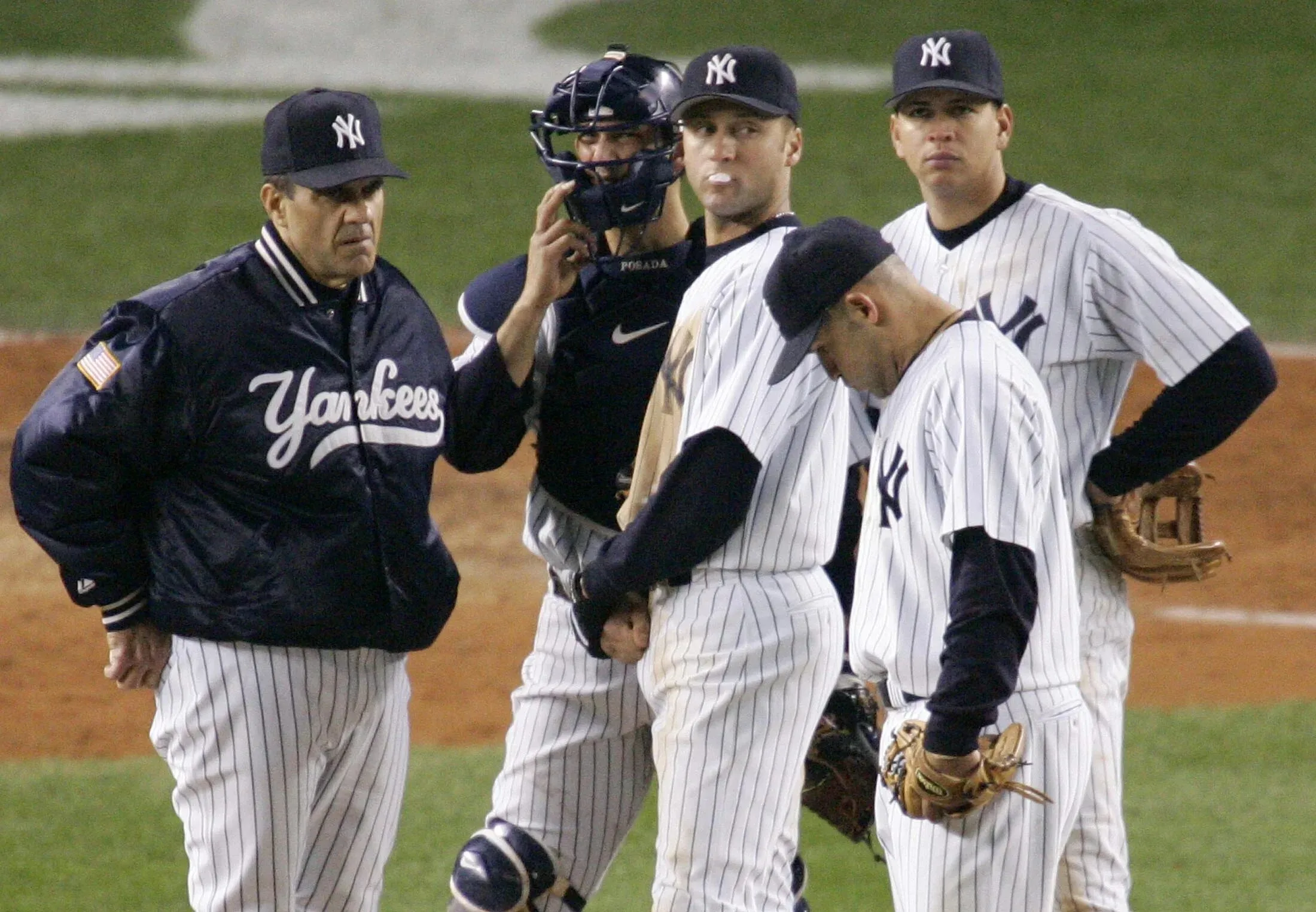 Joe Torre in talks with his captain Derek Jeter.