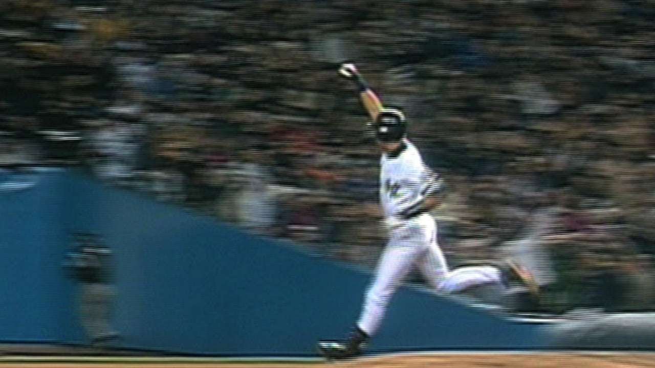 Derek Jeter's best Yankees moments: Breaking Lou Gehrig's hits mark