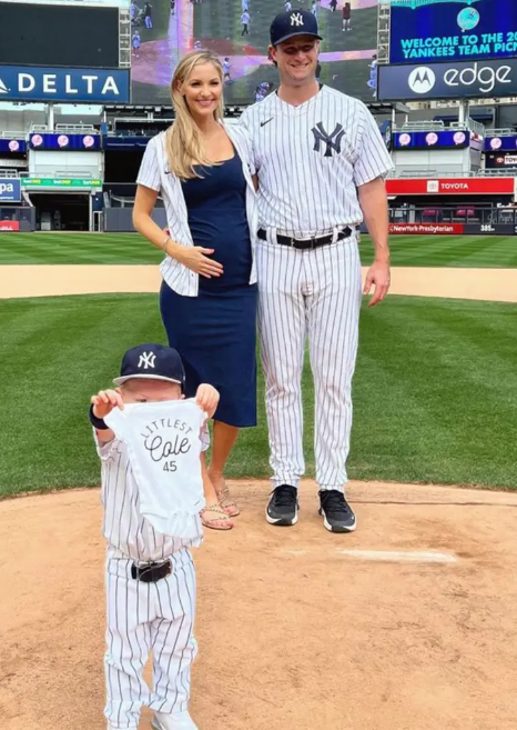 Cheyenne Woods, New York Yankee Aaron Hicks expecting a baby