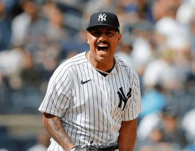Nestor Cortes carries no-hitter into 8th, settles for no-decision in  Yankees' win over Rangers - CBS New York