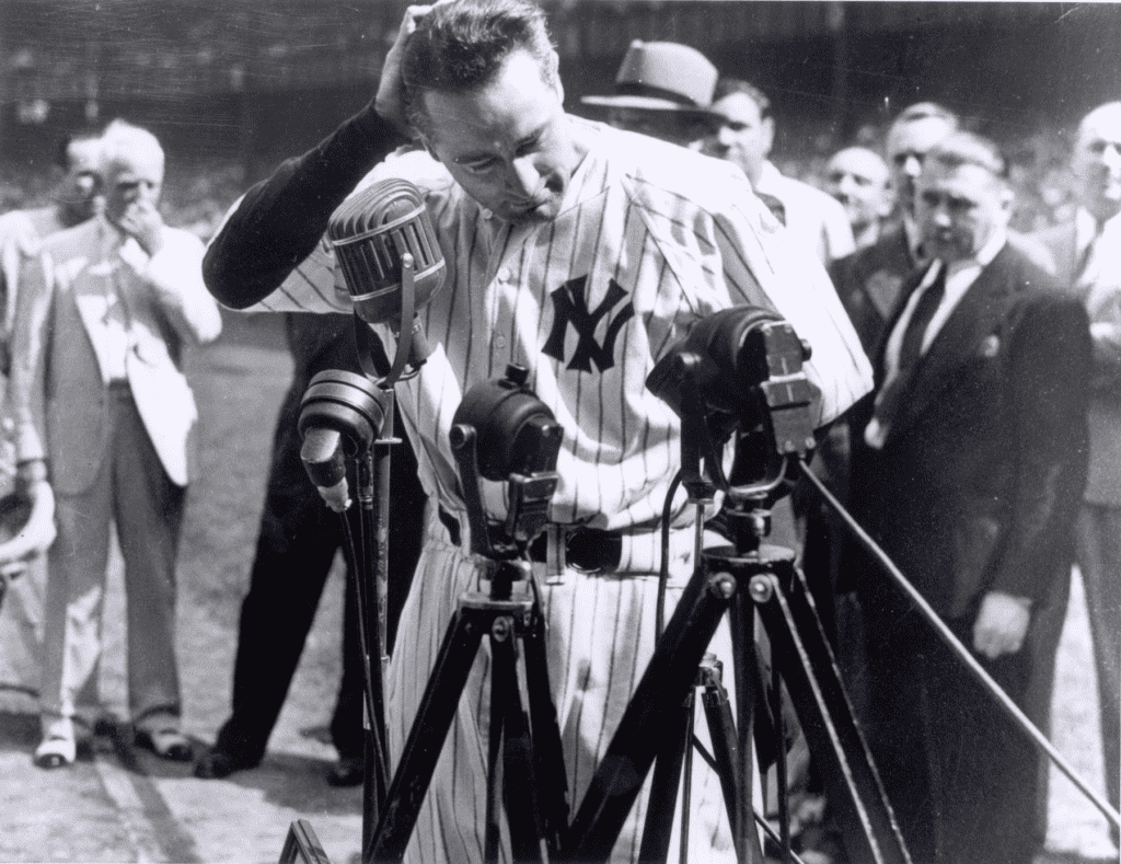Lou Gehrig pronuncia su discurso "El hombre más afortunado" el 4 de julio de 1939.