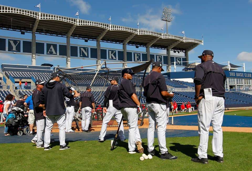 La lista de los Yankees en el campo de entrenamiento de primavera en George M. Steinbrenner Field incluye 45 jugadores a partir del 20 de marzo de 2023.