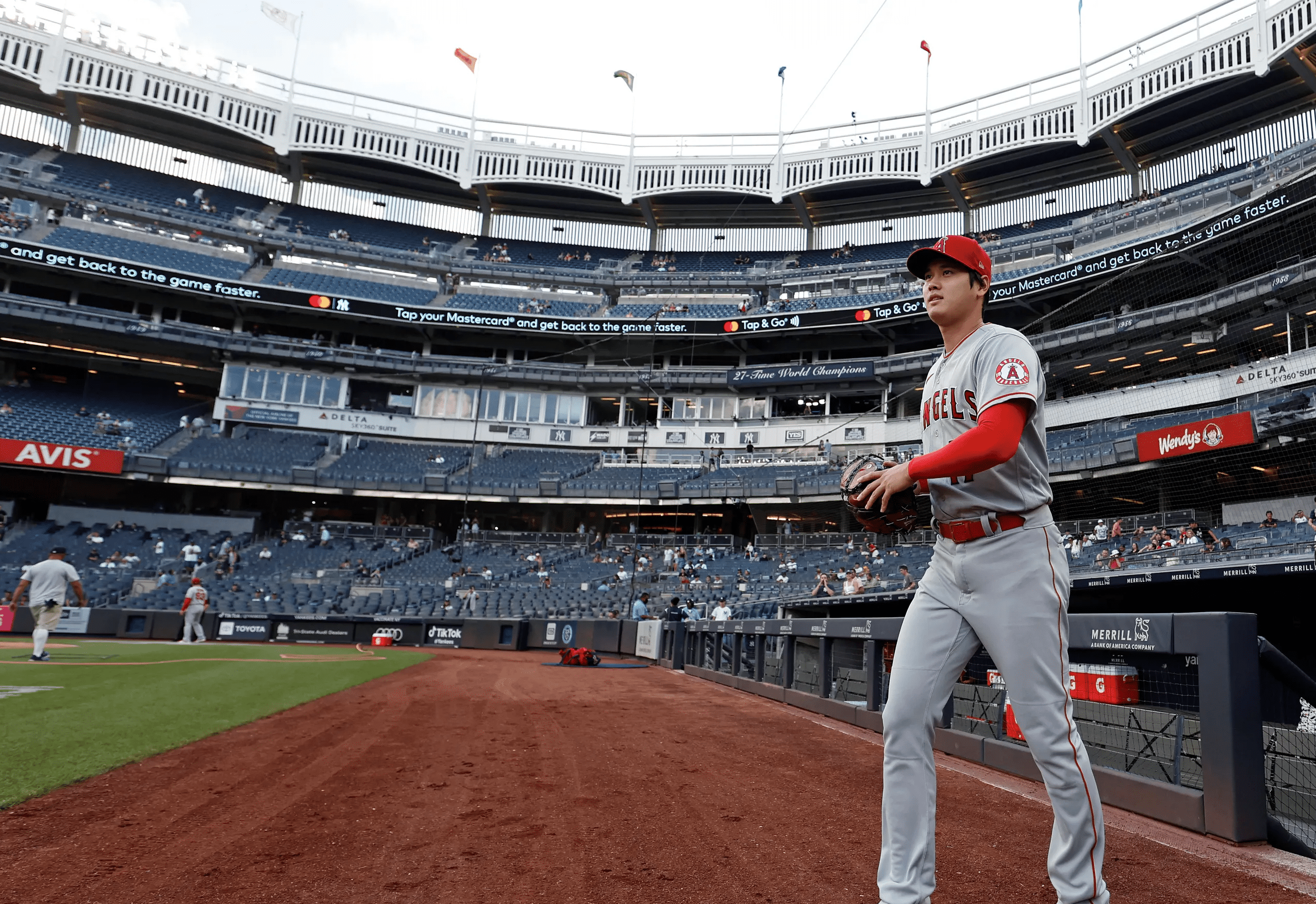 Yankees, Phillies have eyes on starting pitcher, MLB insider says 