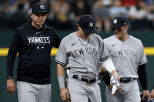 Aaron Boone with Jake Bauers, who had a knee injury after a jaw-dropping catch at Globe Life Field on April 30, 2023, against the Rangers.