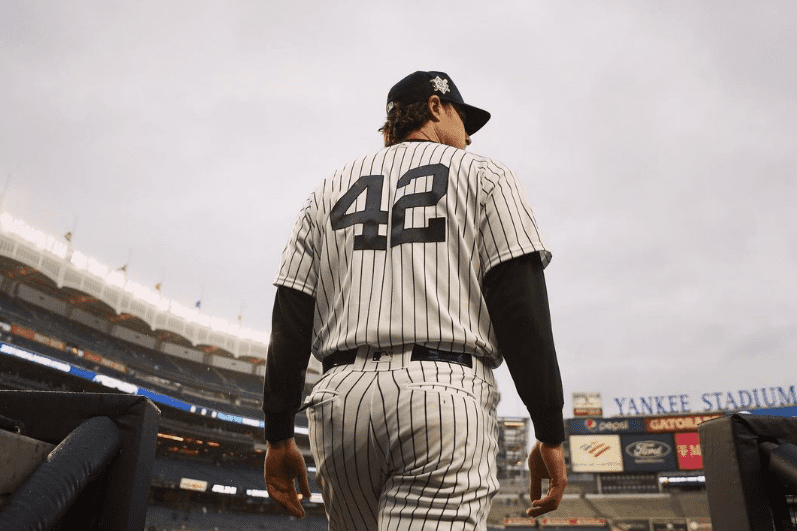 El as de los Yankees, Gerrit Cole, está en el Yankee Stadium.
