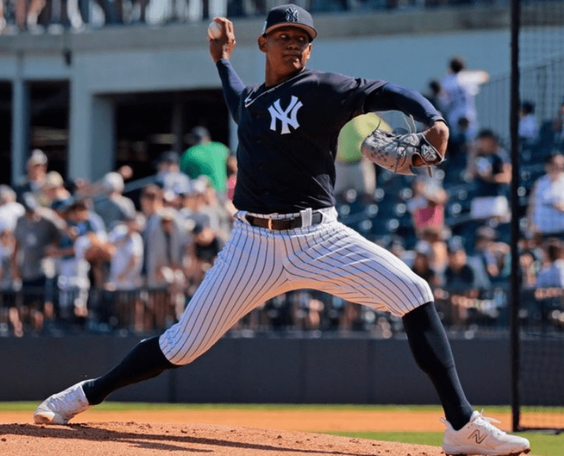 Yankees' Jhony Brito first rookie to win first two games since 1998