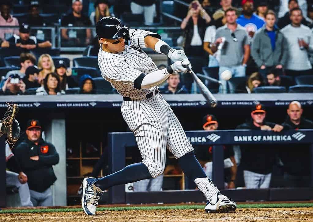 Aaron Judge, de los Yankees, batea un jonrón que empata el partido contra Baltimore en el Yankee Stadium el 24 de mayo de 20223.
