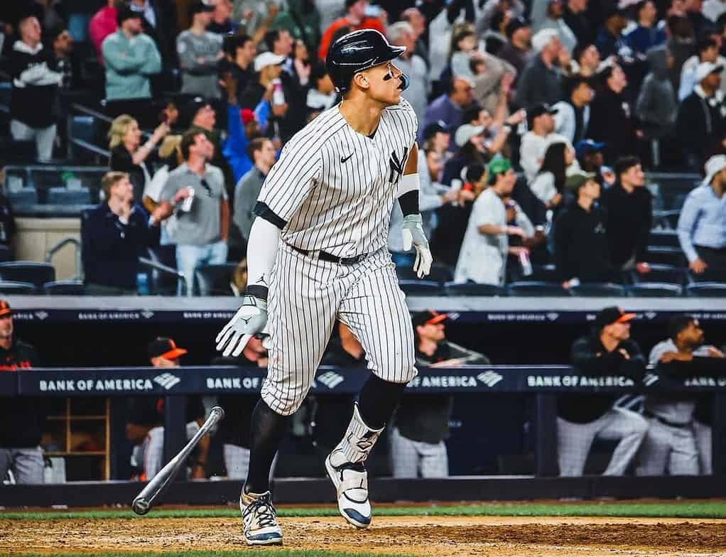 Aaron Judge, de los Yankees, batea un jonrón que empata el partido contra Baltimore en el Yankee Stadium el 24 de mayo de 20223.