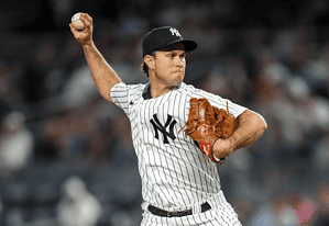 Yankees relief pitcher Ryan Weber