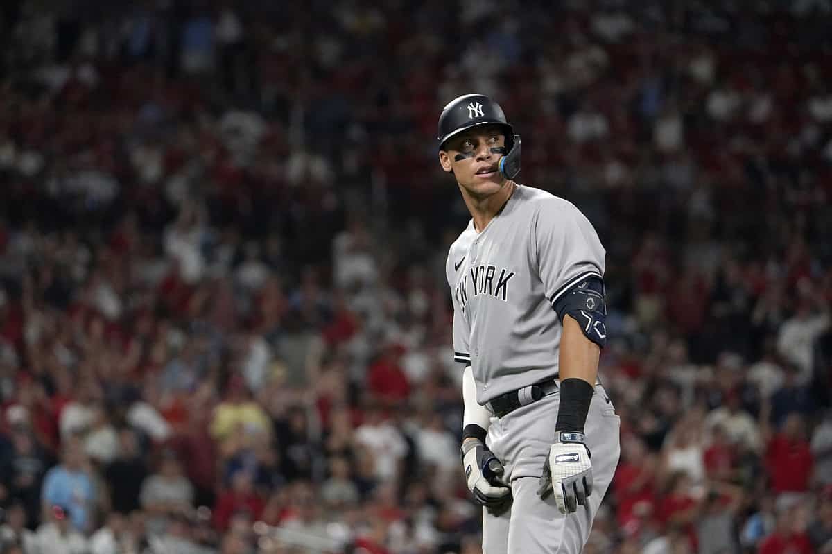 New York Yankees' Aaron Judge pauses fter flying out during the ninth inning of a baseball game against the St. Louis Cardinals Friday, Aug. 5, 2022, in St. Louis.