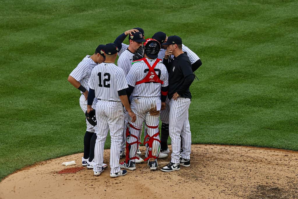 Jugadores de los Yankees durante la victoria por 8-4 sobre los Orioles.