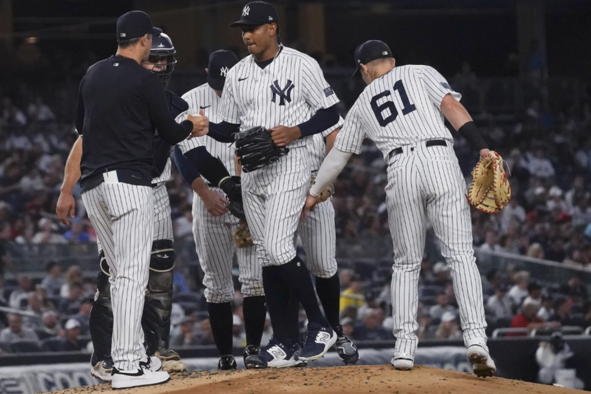 Red Sox sign-stealing punishment: Yankees' Aaron Boone reacts to