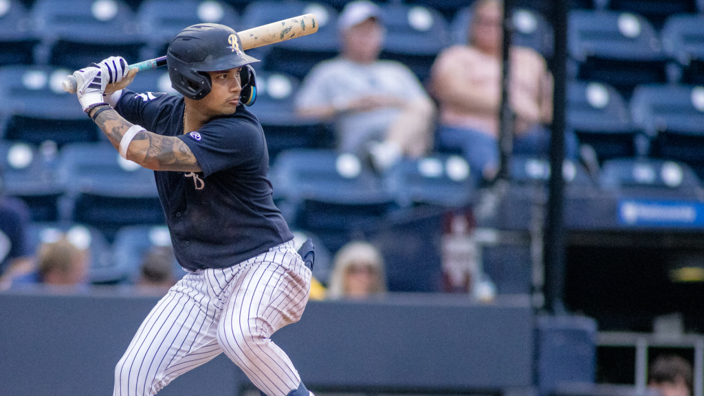 Aaron Boone relates with prospect Oswald Peraza