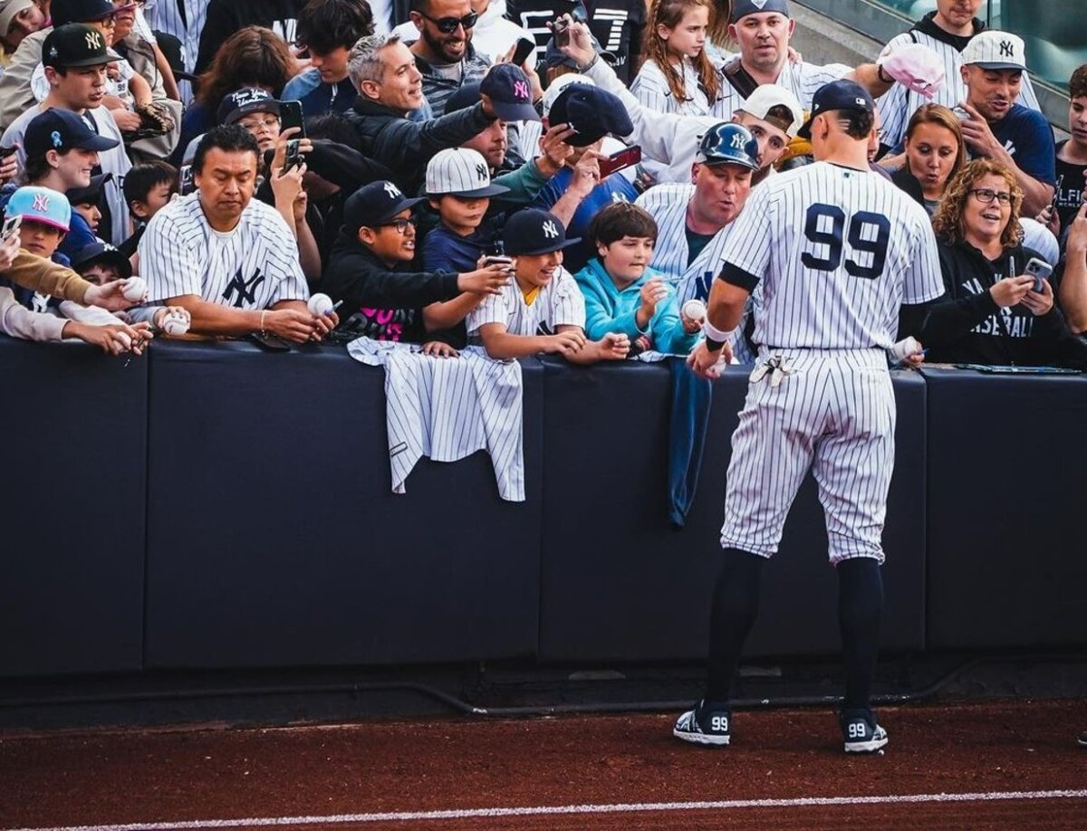 Aaron Judge signs autographs for Yankees fans at Yankee Stadium on Sept. 22, 2023.