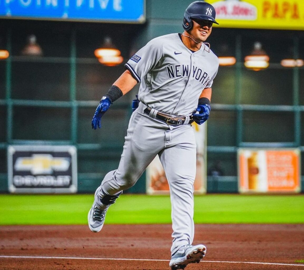 Jasson Domínguez se convierte en el jugador más joven de los Yankees en debutar cuando pise el campo contra los Astros en el Minute Maid Park el 1 de septiembre de 2023.