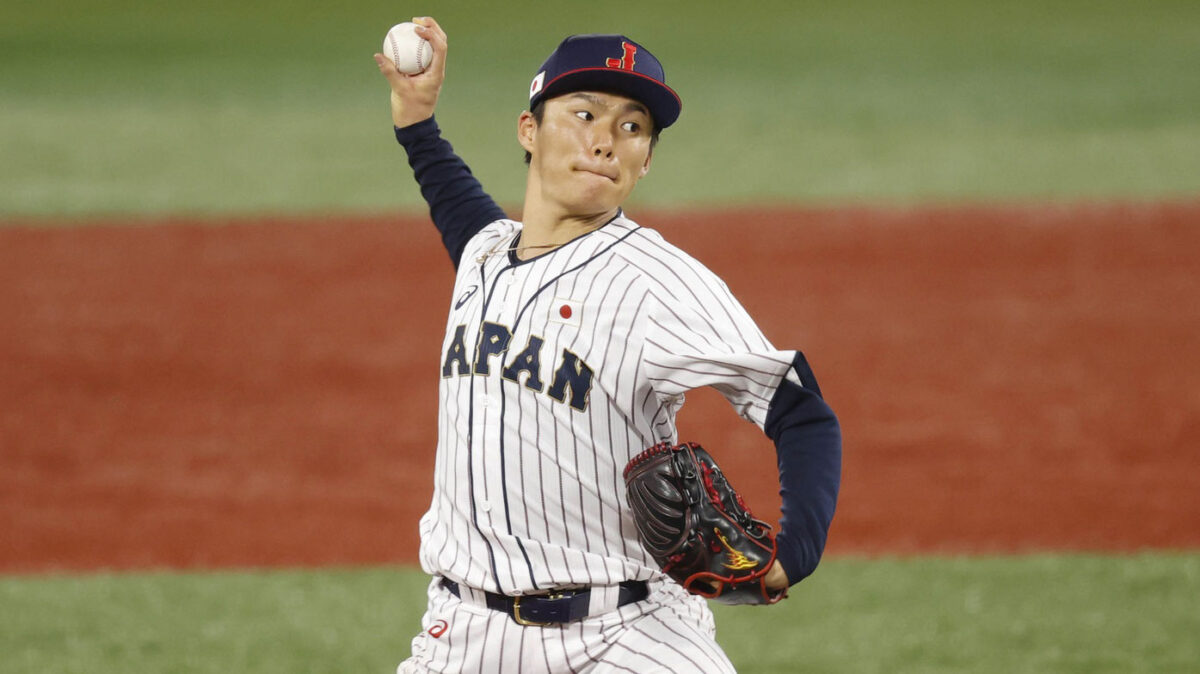 El lanzador estrella japonés Yoshinobu Yamamoto es un objetivo clave para los Yankees en la temporada baja de 2023.