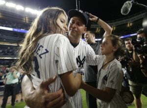 Alex Rodriguez with his daughters