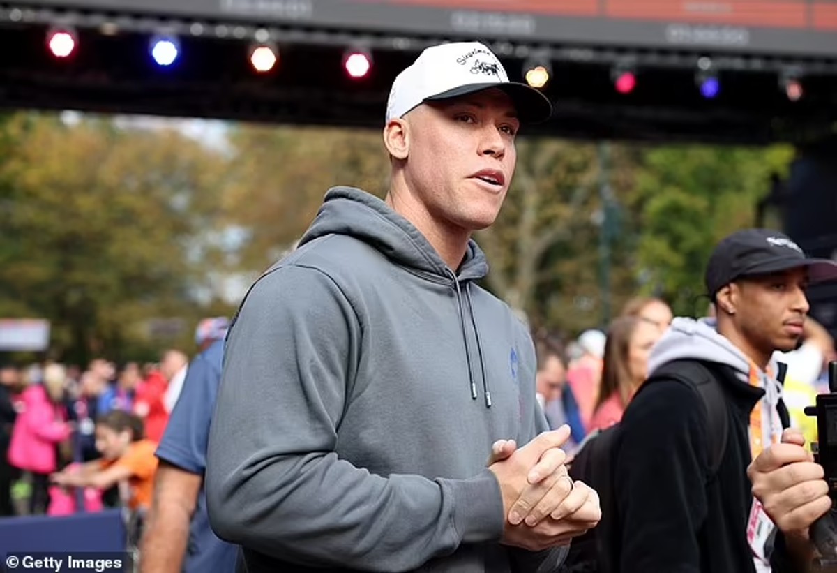 The captain of the New York Yankees during the NYC Marathon.