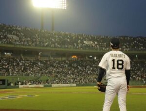 The Yankees lead the pack in the battle to sign standout Japanese ace Yoshinobu Yamamoto. 