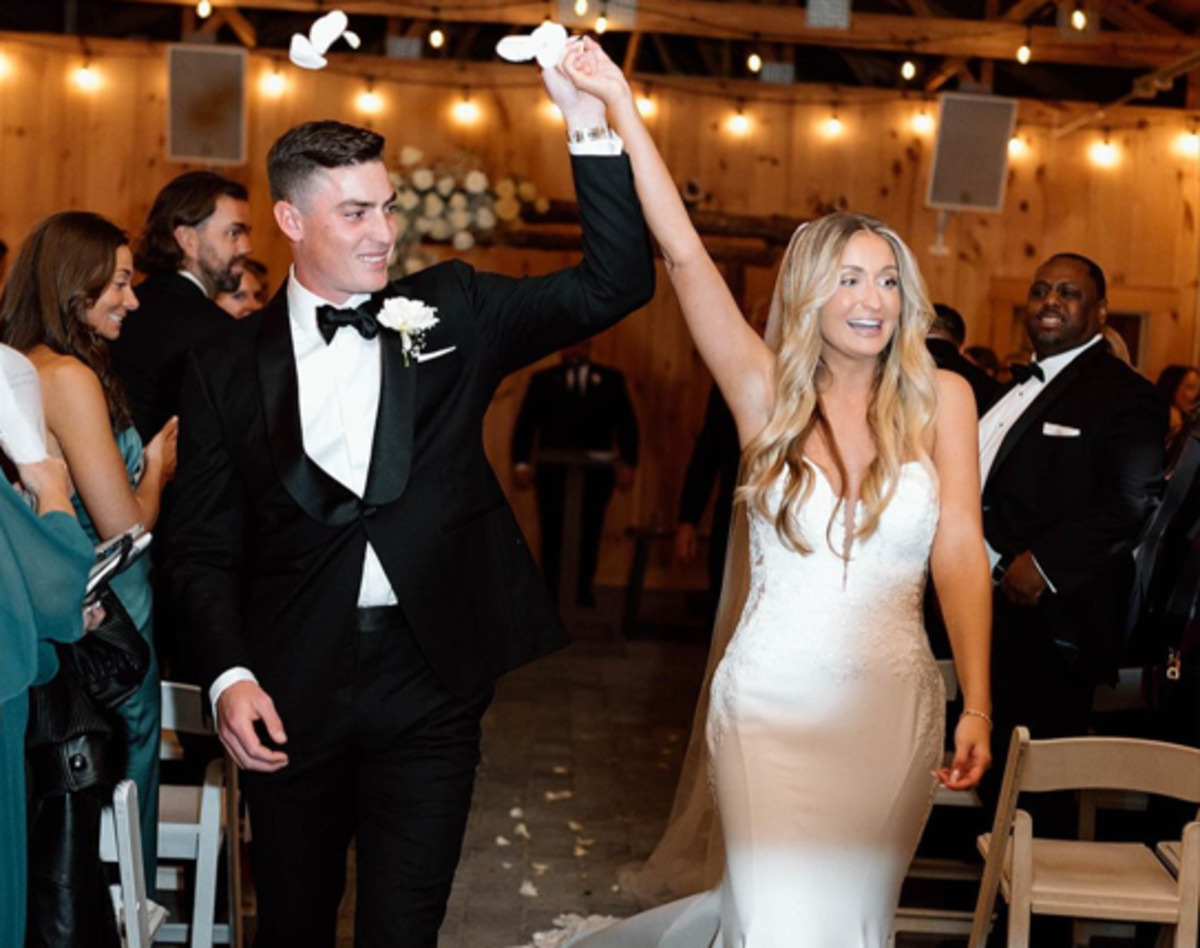 El relevista de los Yankees Ron Marinaccio con su recién casada Gianna Fiore