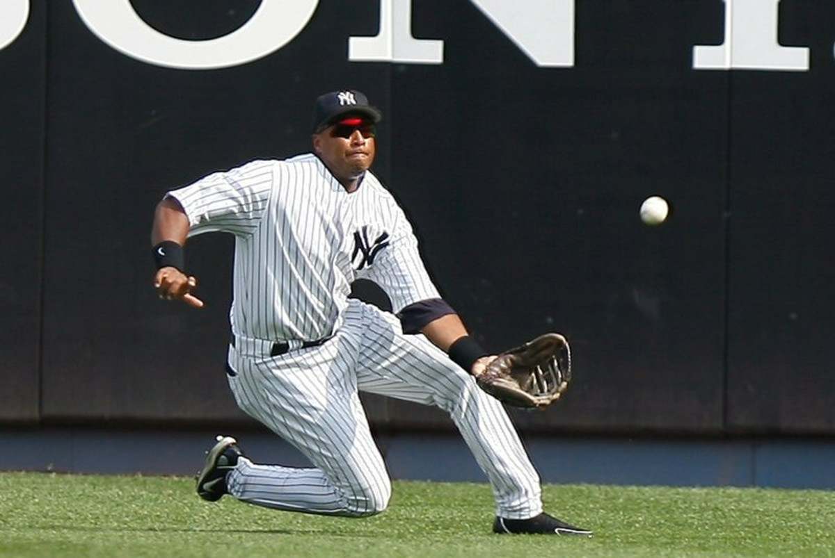 Yankees' Bernie Williams makes a diving catch in the first inning at Yankees Stadium in New York City on July 29, 2006, vs. the Rays.