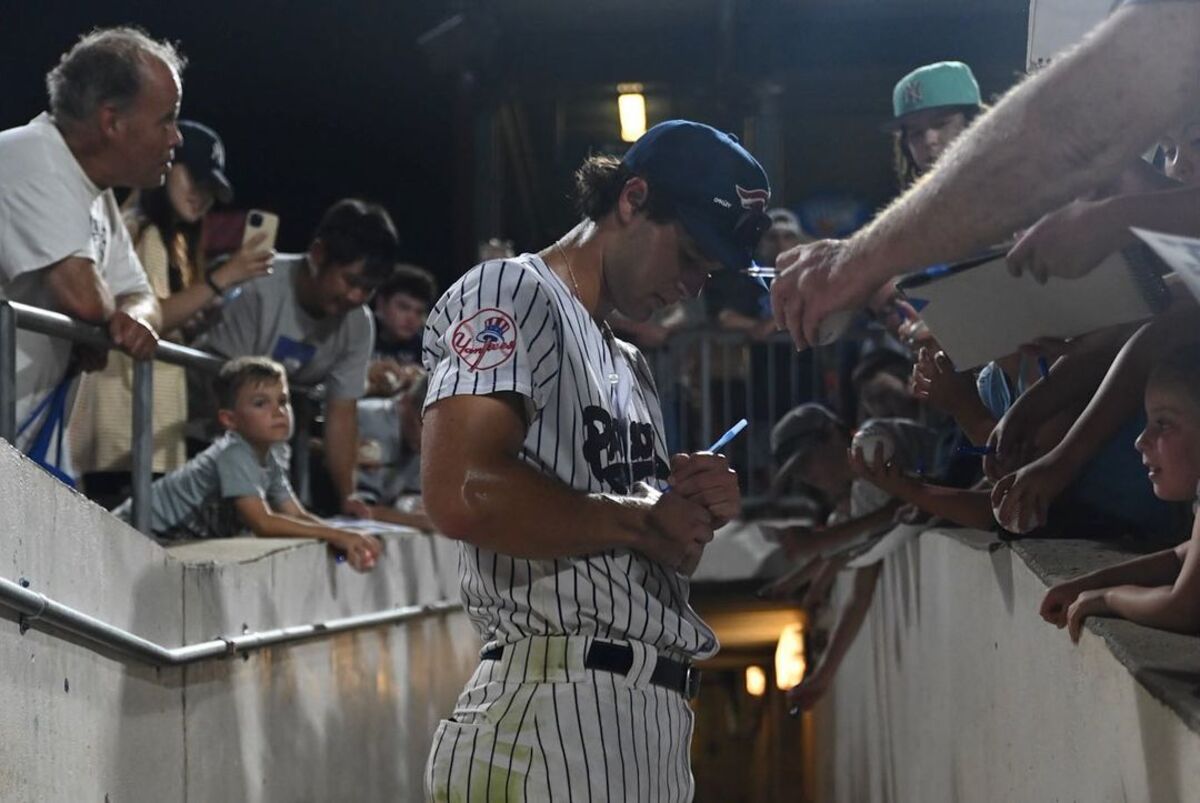 Yankees prospect Spencer Jones is giving autographs to fans.