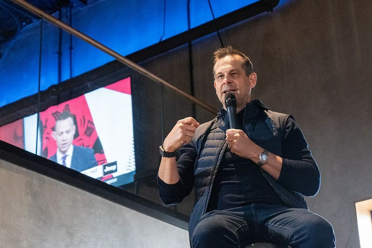 Yankees manager Aaron Boone is answering to fans' questions at BaselineSocialNJ on January 27, 2024.