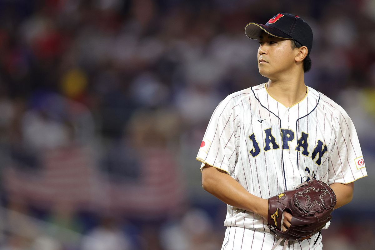 Shota Imanaga con atuendo del Equipo Japón. Los Yankees de Nueva York se abstienen, alegando la preocupación por los jonrones de la MLB. Los Cachorros de Chicago se aseguran al codiciado as japonés