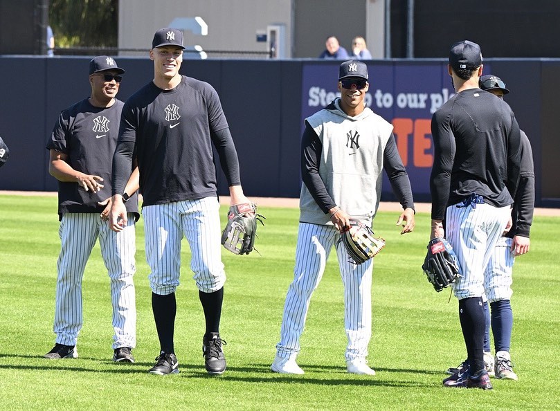 Bernie Williams with Yankees stars Aaron Judge and Juan Soto at Tampa, FL, in March 2024.