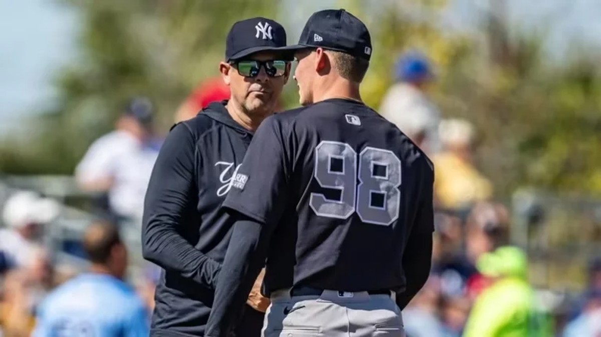 Aaron Boone and Will Warren during an spring training game.