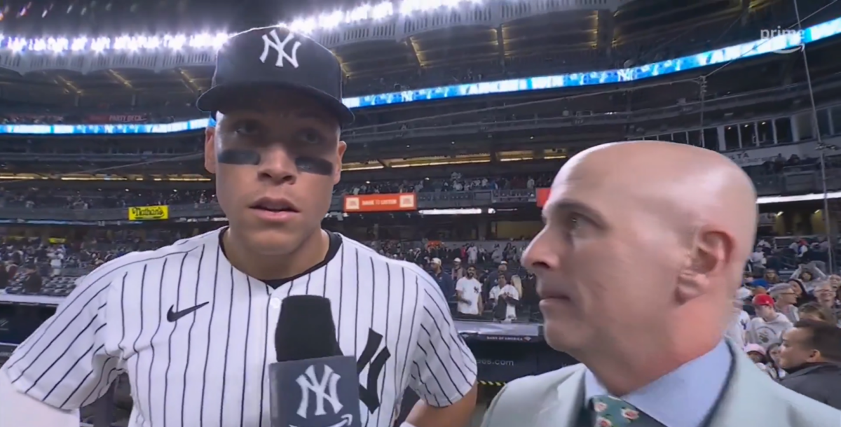 Tras la victoria de los Yankees por 7-3 sobre los Oakland Athletics, Aaron Judge concedió una entrevista a YES Network en la que habló de su histórica noche tras superar a Derek Jeter entre los 10 mejores jonroneros de todos los tiempos de los Bombarderos del Bronx.  