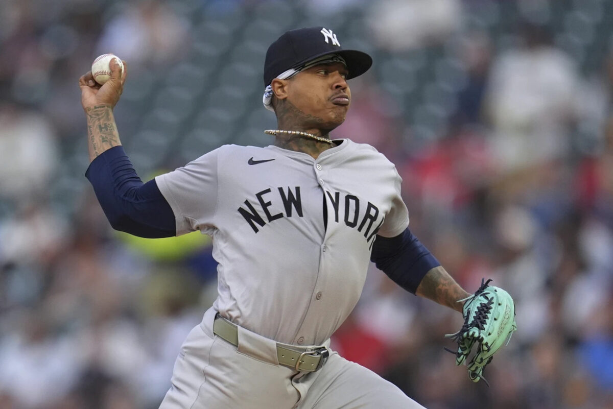 Marcus Stroman, de los Yankees, lanza contra los Mellizos de Minnesota el 15 de mayo de 2024, en Target Field.