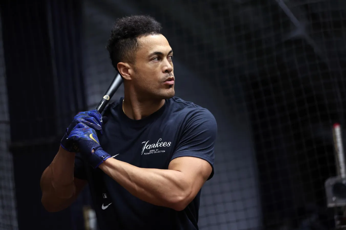 Giancarlo Stanton, player of the new york yankees holding a bat