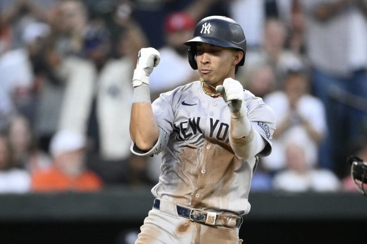 Oswaldo Cabrera de los Yankees celebra tras batear un jonrón de dos carreras contra los Orioles en Baltimore el 1 de mayo de 2024.