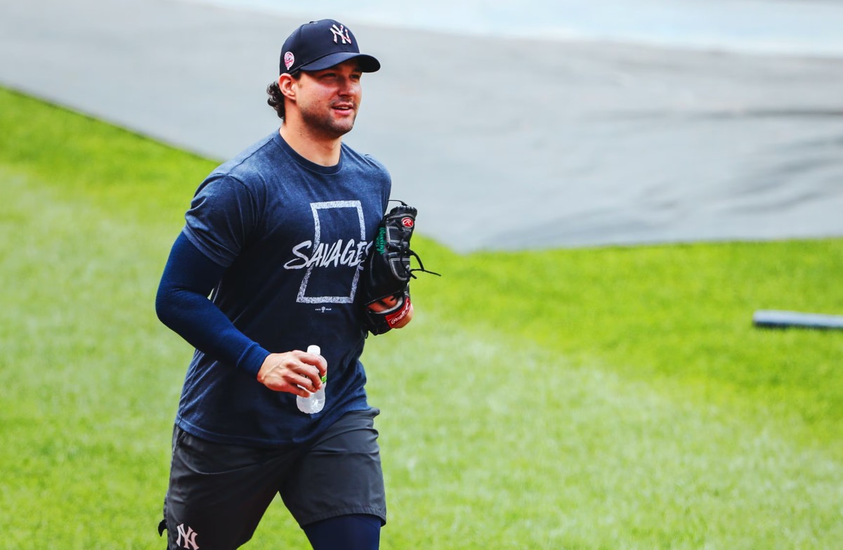 Tommy Kahnle is running in a Yankees training session.