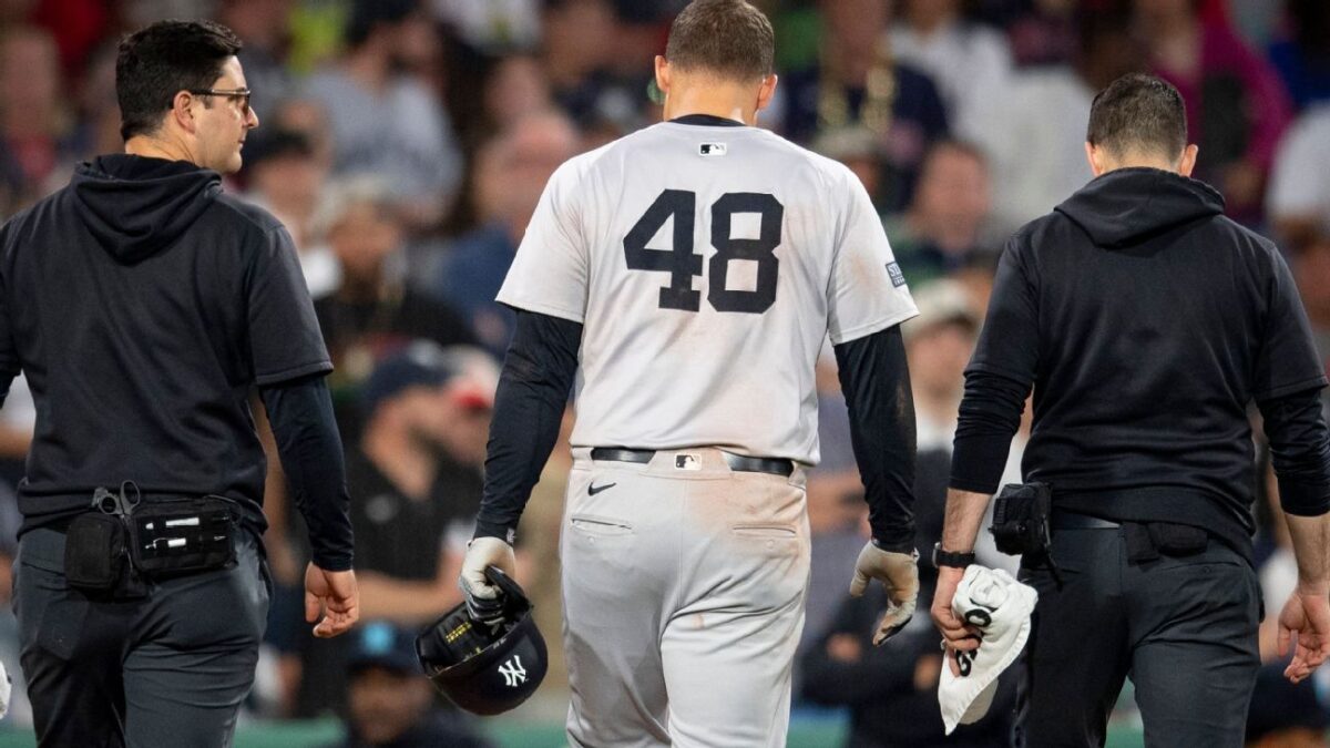 Yankees' Anthony Rizzo sidelined for at least 4-6 weeks after fracture.