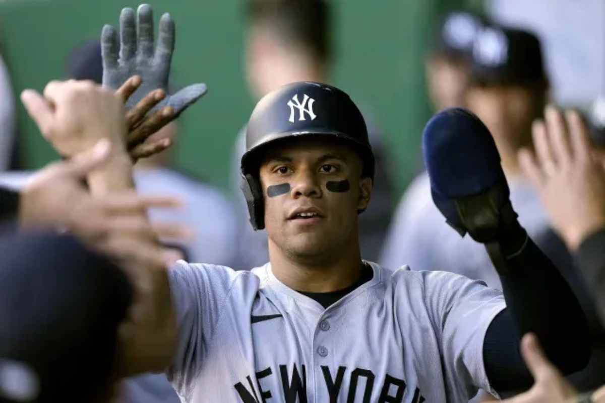 New York Yankees' Juan Soto celebrates in the dugout after scoring on a single by Alex Verdugo during the first inning of a baseball game against the Kansas City Royals Monday, June 10, 2024, in Kansas City, Mo.