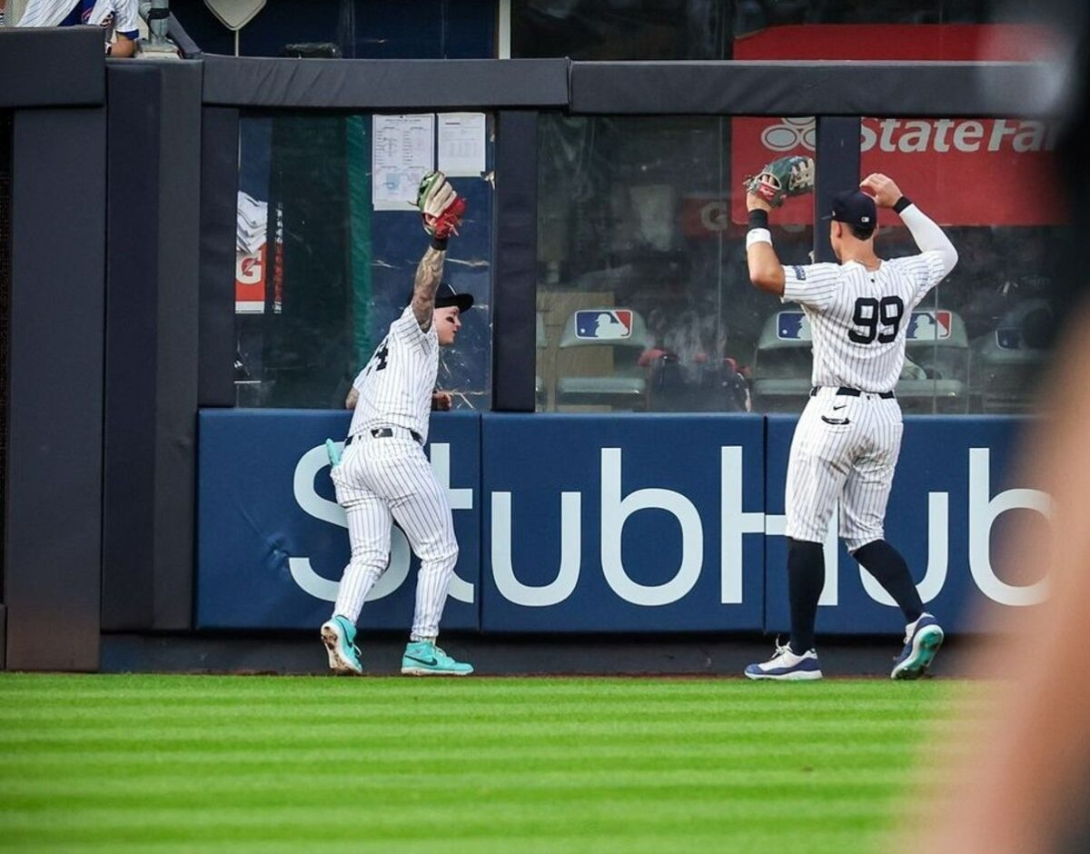 Yankees' Alex Verdugo celebrates with Aaron Judge after his incredible catch against the Twins on June 6, 2024.