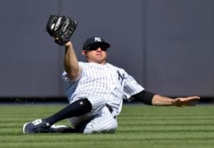 Brett Gardner makes a defense in the Yankees' left field.