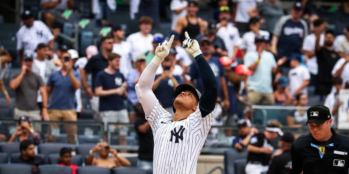 La estrella de los Yankees Juan Soto celebra un jonrón contra los Rays de Tampa Bay el lunes 22 de julio de 2024.