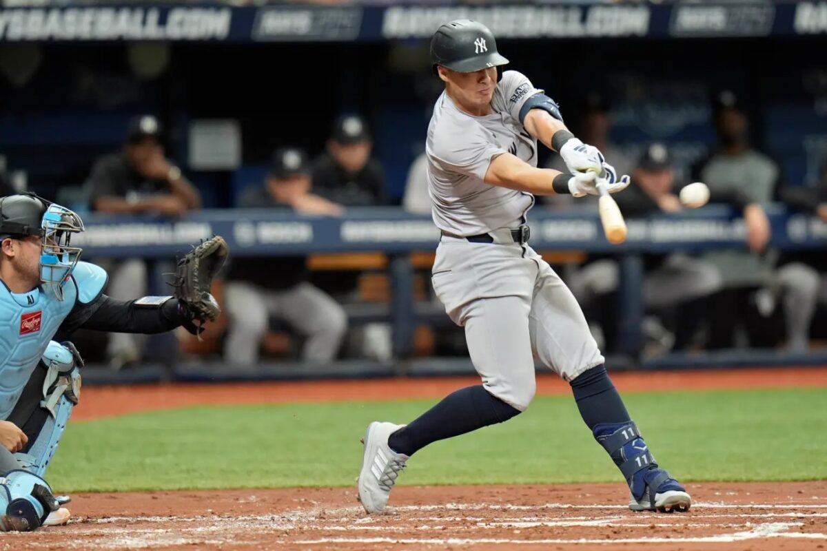 Anthony Volpe de los Yankees durante un partido de la MLB