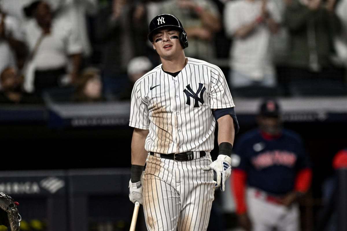 El campocorto de los Yankees de Nueva York Anthony Volpe abandonó el partido del jueves 8 de agosto de 2024 contra los Ángeles de Los Ángeles debido a un dolor en el pie izquierdo.