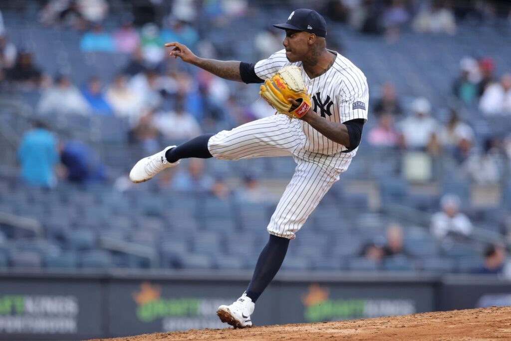 Los Yankees de Nueva York han perdido al lanzador diestro Enyel De Los Santos en favor de los Medias Blancas de Chicago, que lo han reclamado de las waivers, según anunció el equipo el sábado 17 de agosto de 2024.