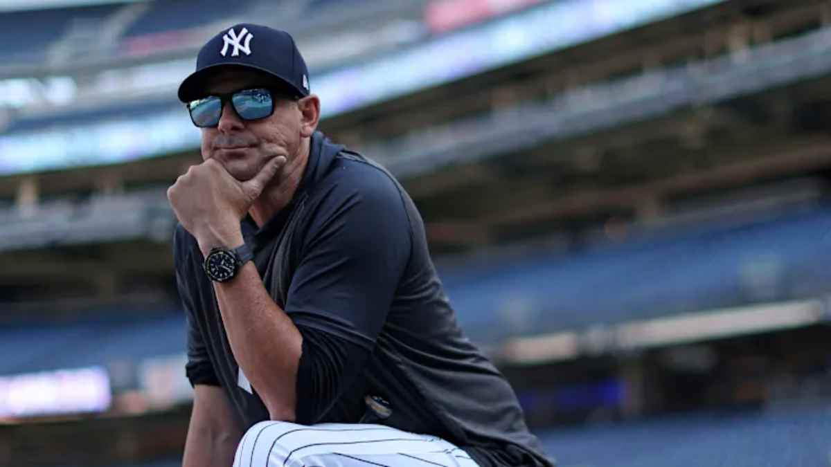 El mánager de los Yankees Aaron Boone en el banquillo durante un partido en el Coliseo de Oakland. Boone, que dirige a los Yankees desde 2018, logró la victoria número 600 de su carrera en el triunfo de los Yankees por 10-0 sobre los Oakland Athletics 