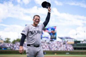 CHICAGO, ILLINOIS - SEPTEMBER 06: Anthony Rizzo #48 of the New York Yankees tips his cap to the crowd before a game against the Chicago Cubs at Wrigley Field on September 06, 2024 in Chicago, Illinois